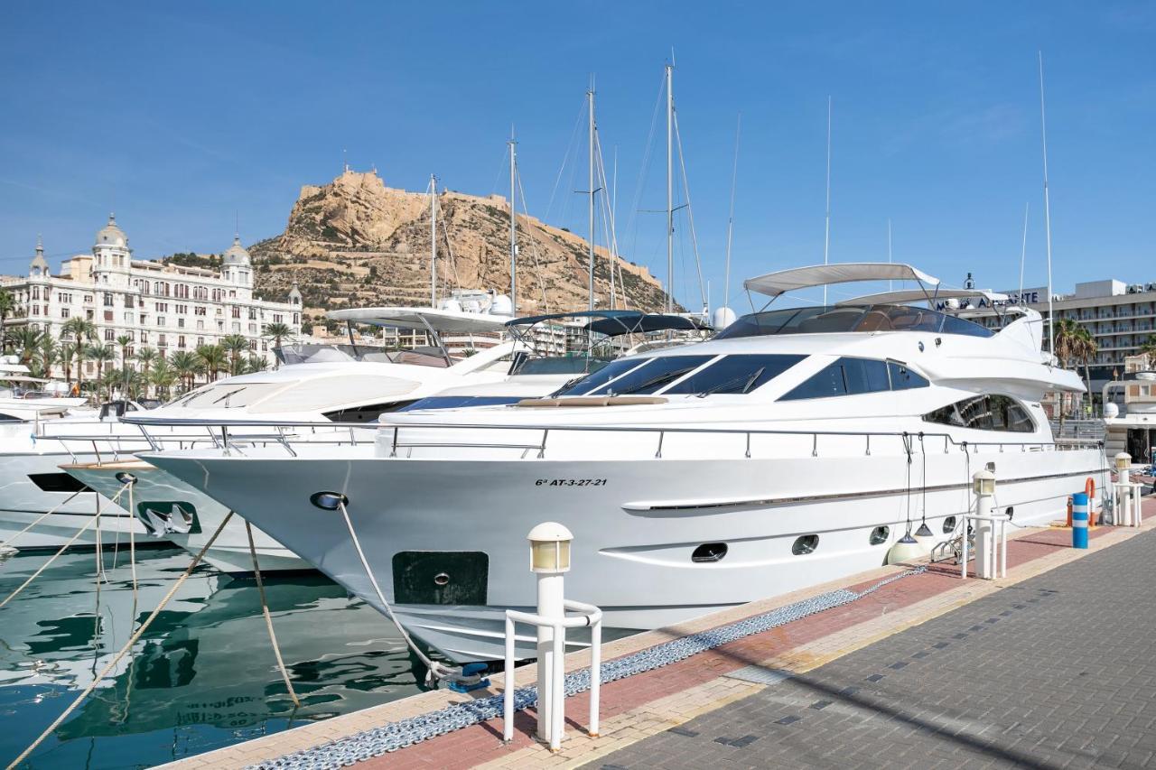 Nephenta Botel